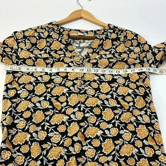 Old Navy Black Gold Long Sleeve V-Neck Bird Peasant Style Blouse Size Medium - Picture 6 of 7